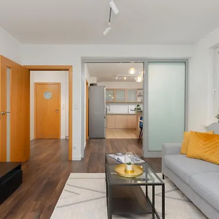 Beautiful & Spacious By Renters Appartement